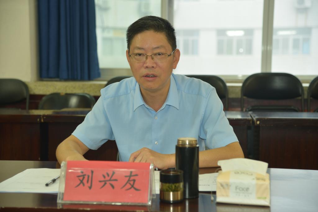 马金友,贺永惠,葛亚明,胡建和参加本次考核会,会议由院长马金友主持